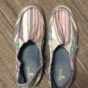 Sanuk shoes